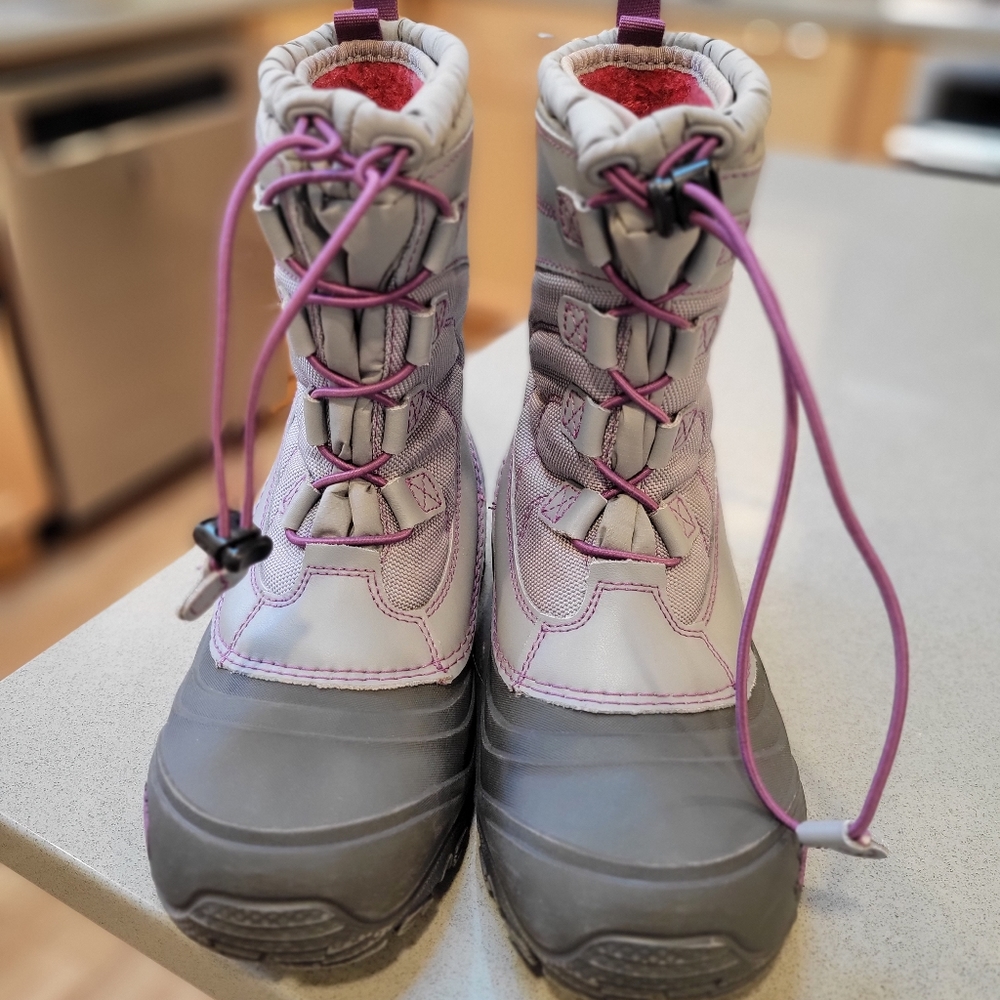 North face alpenglow snow boots size 4